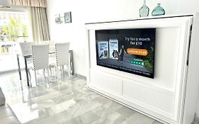 Mi Capricho Beachfront- P300 - Apartment With Sea View